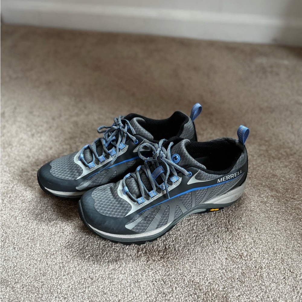 Women’s size 8 Merrell Vibram
